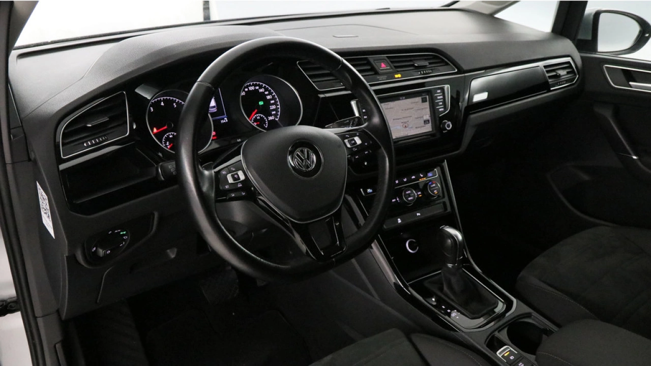 Volkswagen Touran 1.4 TSI 150pk Highline Business R / 7 persoons DSG