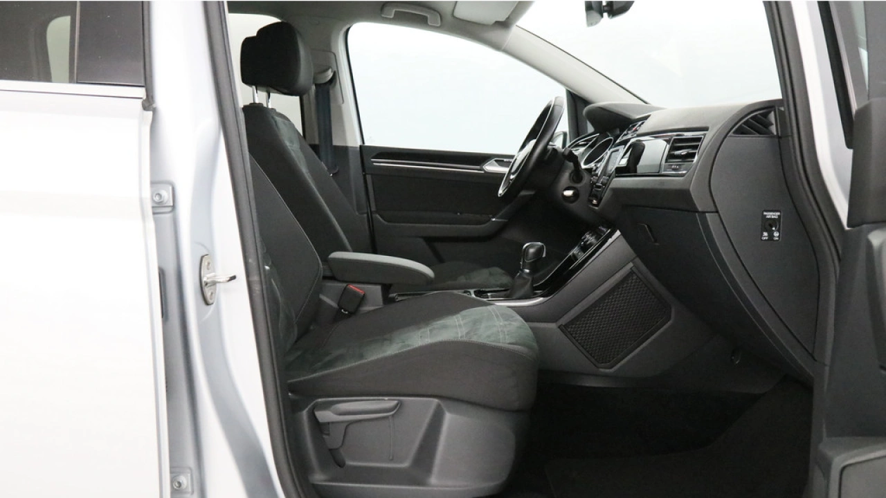 Volkswagen Touran 1.4 TSI 150pk Highline Business R / 7 persoons DSG