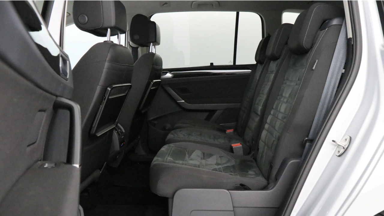 Volkswagen Touran 1.4 TSI 150pk Highline Business R / 7 persoons DSG