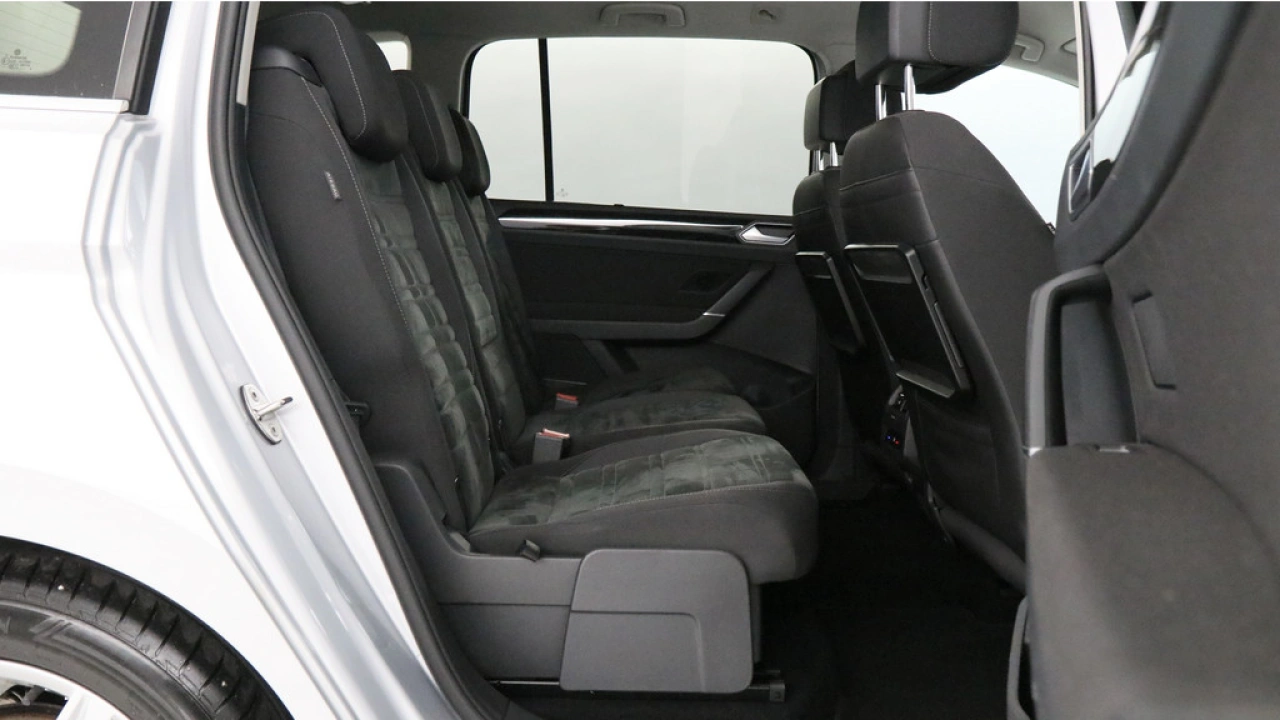 Volkswagen Touran 1.4 TSI 150pk Highline Business R / 7 persoons DSG