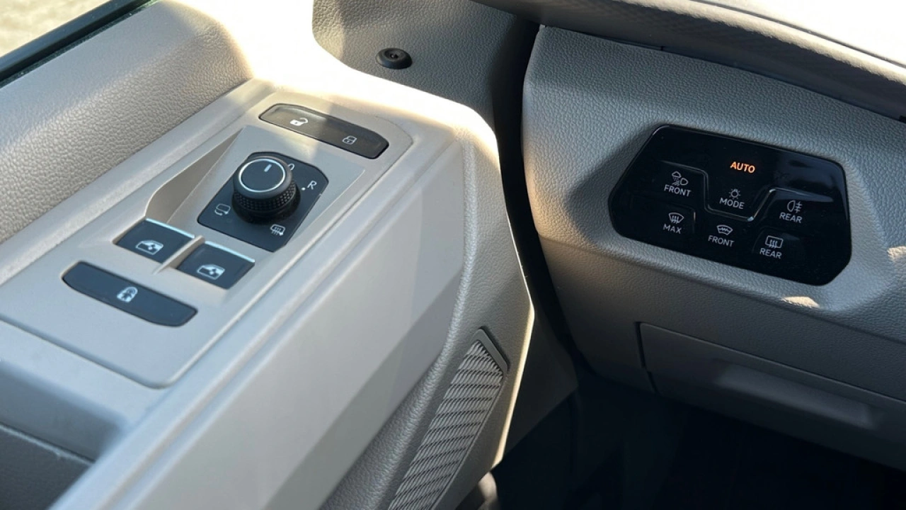 Volkswagen Multivan 1.4 eHybrid 218pk DSG Energetic L2H1 Leder Panoramadak