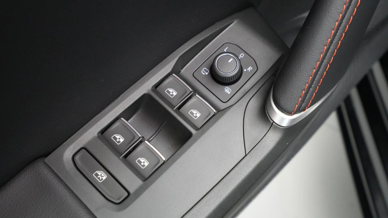 SEAT Leon 1.5 TSI e-Hybrid FR Business