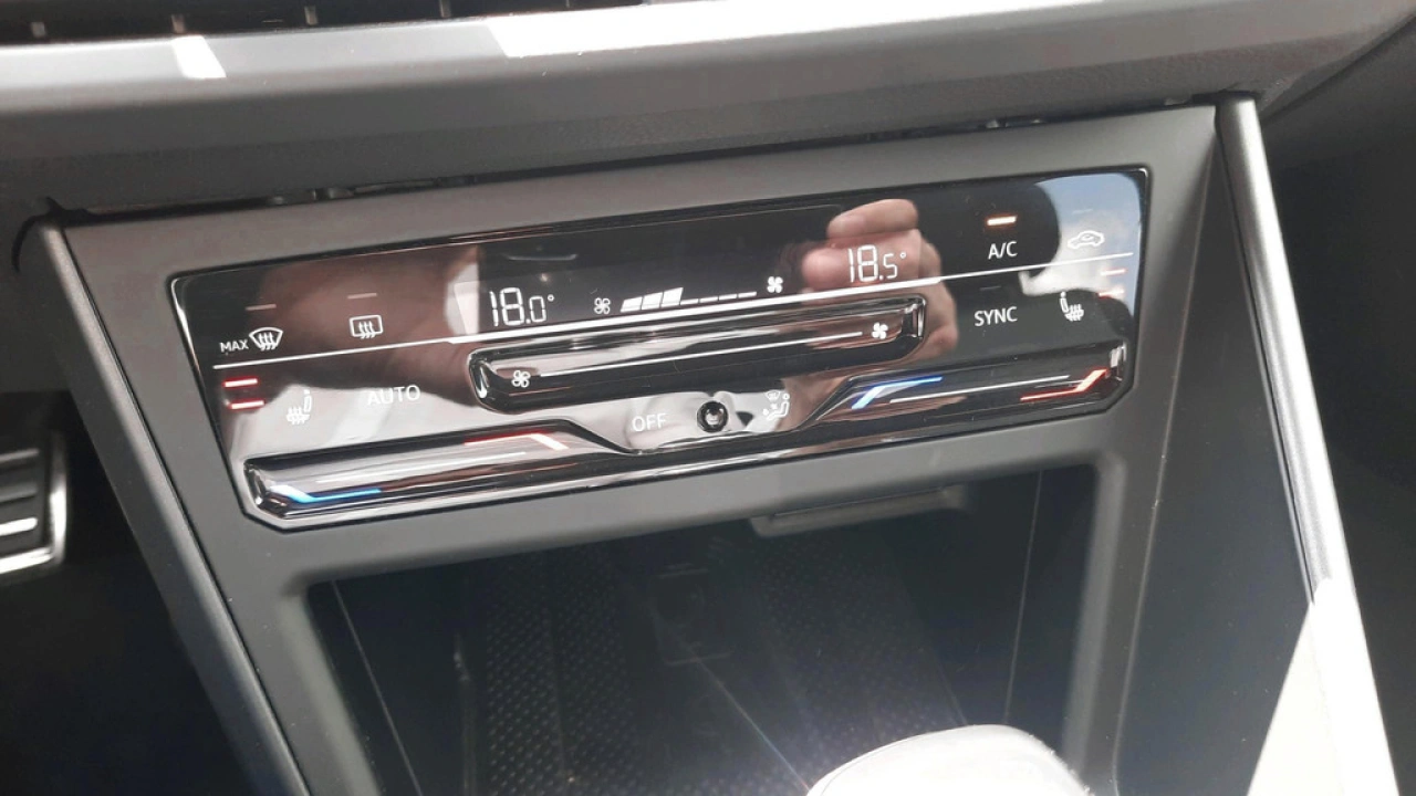 Volkswagen Taigo 1.0 TSI R-Line | Multimedia Pakket | Comfort Pakket | 18