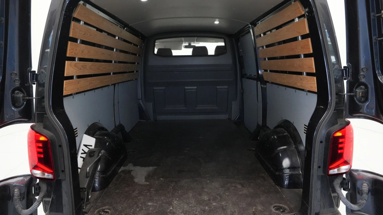 VW Bedrijfswagens Transporter 2.0 TDI 110pk L2H1 28 Comfortline
