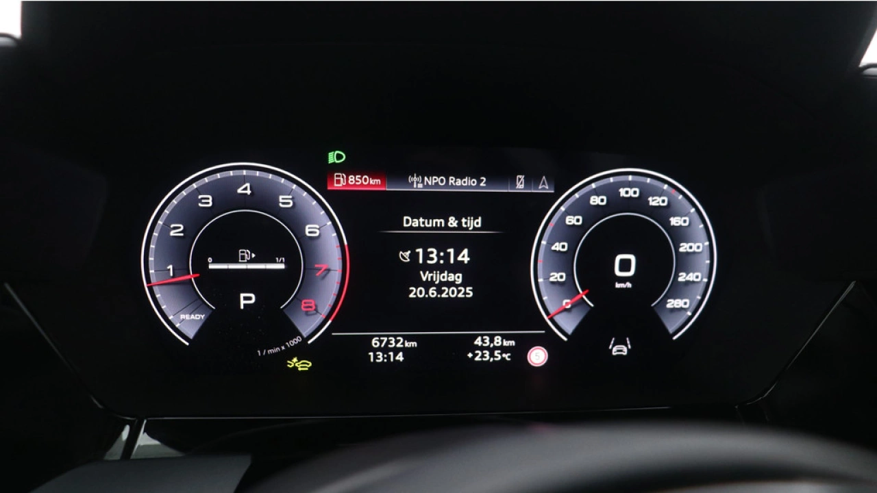 Audi A3 Limousine 30 TFSI S edition | PDC V+A | Camera | Zwart optiek | Audi Sound | Privacy glas |