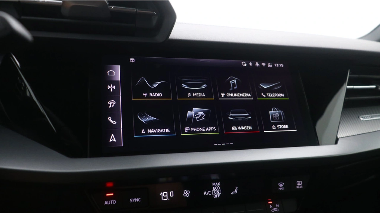 Audi A3 Limousine 30 TFSI S edition | PDC V+A | Camera | Zwart optiek | Audi Sound | Privacy glas |