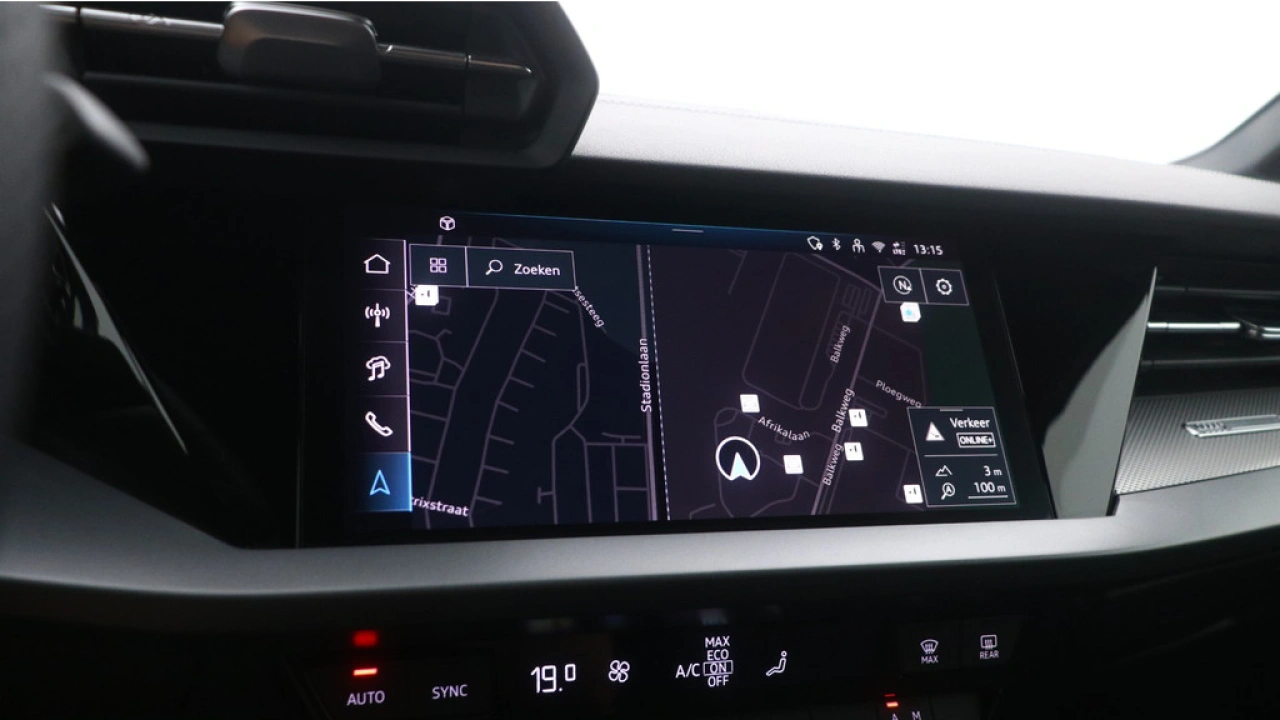 Audi A3 Limousine 30 TFSI S edition | PDC V+A | Camera | Zwart optiek | Audi Sound | Privacy glas |