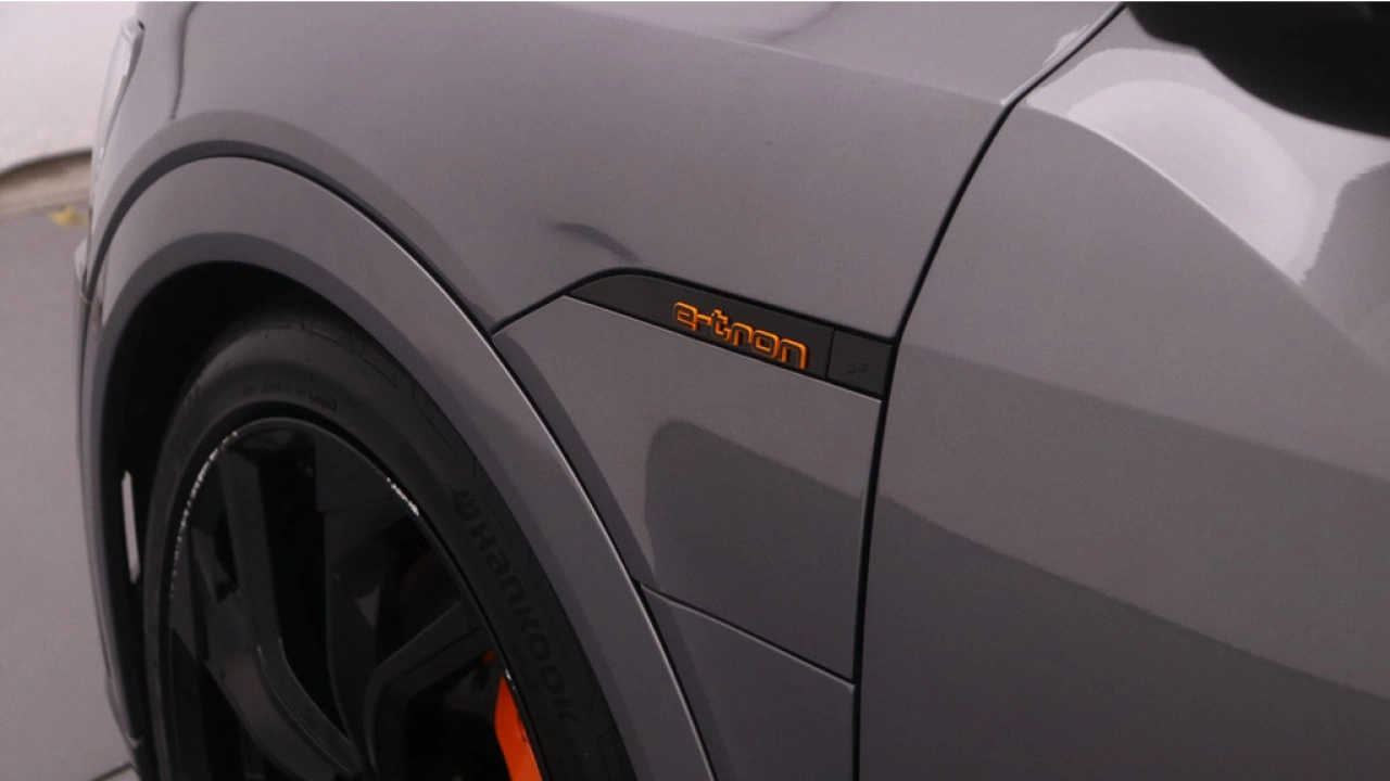 Audi e-tron e-tron 50 quattro Launch edition plus 71 kWh | Leder | Camera | B&O |