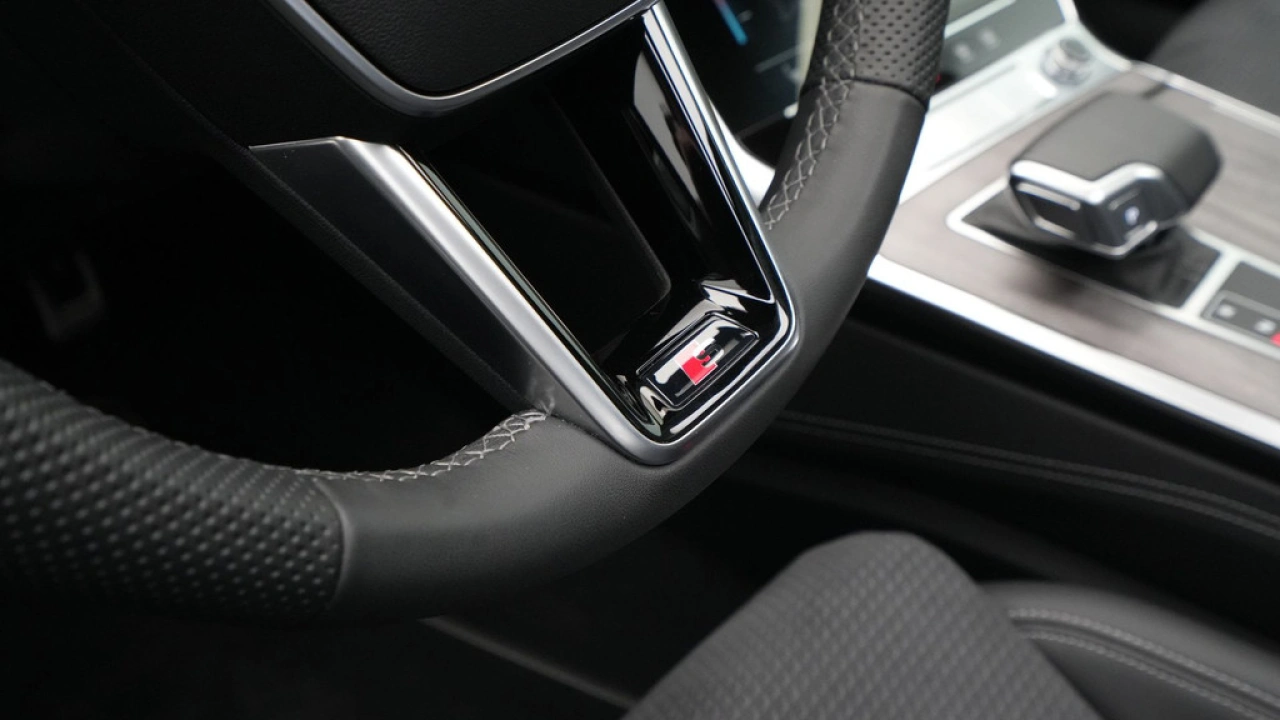 Audi A6 Avant 55 TFSI e quattro S edition Competition