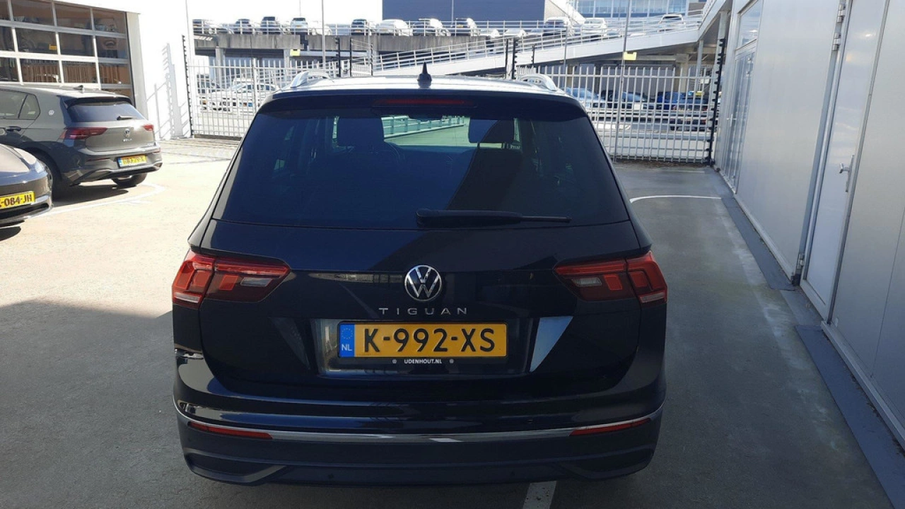 Volkswagen Tiguan 1.5 TSI Life Business | Panoramadak | 18