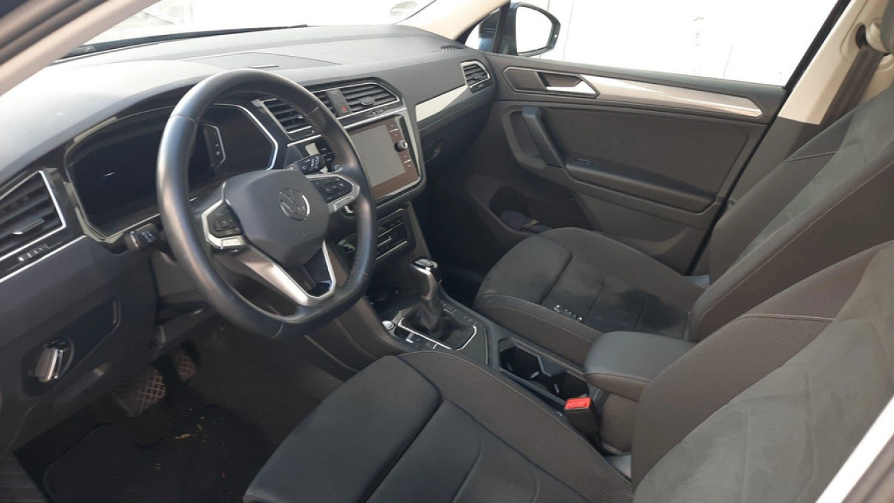 Volkswagen Tiguan 1.5 TSI Life Business | Panoramadak | 18