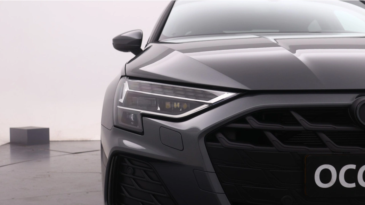 Audi A3 Limousine 30 TFSI S Edition | PDC V+A | Camera | Zwart optiek | Audi Sound | Privacy glas | |
