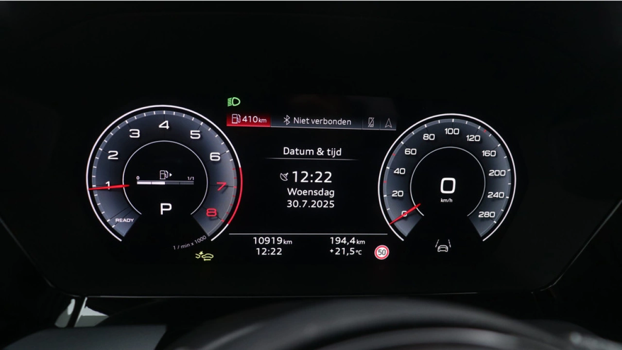 Audi A3 Limousine 30 TFSI S Edition | PDC V+A | Camera | Zwart optiek | Audi Sound | Privacy glas | |