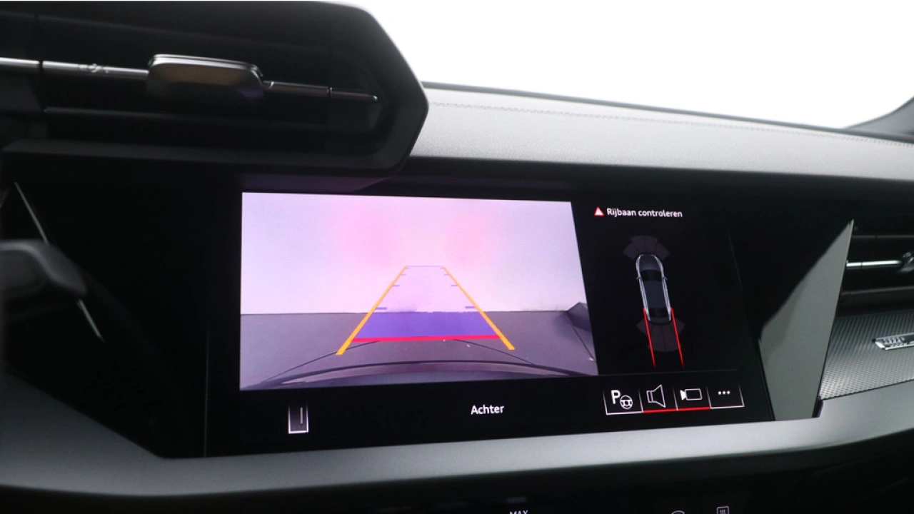 Audi A3 Limousine 30 TFSI S Edition | PDC V+A | Camera | Zwart optiek | Audi Sound | Privacy glas | |