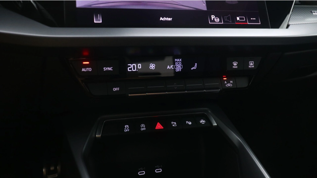Audi A3 Limousine 30 TFSI S Edition | PDC V+A | Camera | Zwart optiek | Audi Sound | Privacy glas | |