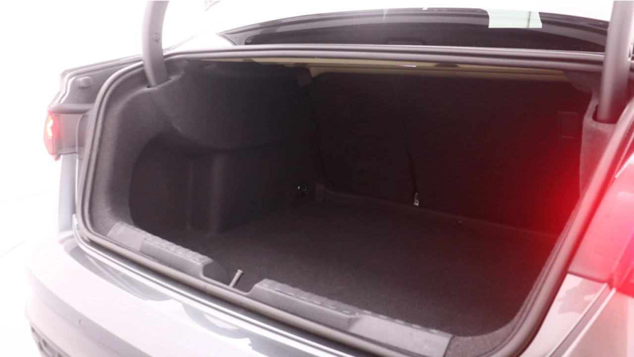 Audi A3 Limousine 30 TFSI S Edition | PDC V+A | Camera | Zwart optiek | Audi Sound | Privacy glas | |