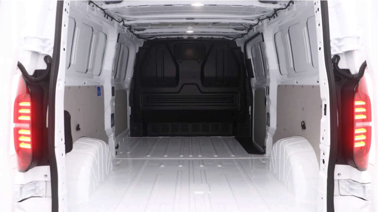 VW Bedrijfswagens E-Transporter L2H1 64kWh 218pk RWD 3.2T Life-Intro