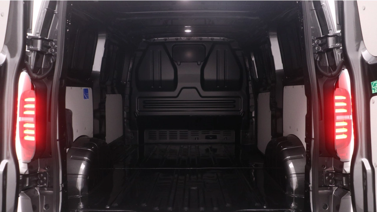 VW Bedrijfswagens E-Transporter L1H1 64kWh 218pk RWD 3.2T Life-Intro