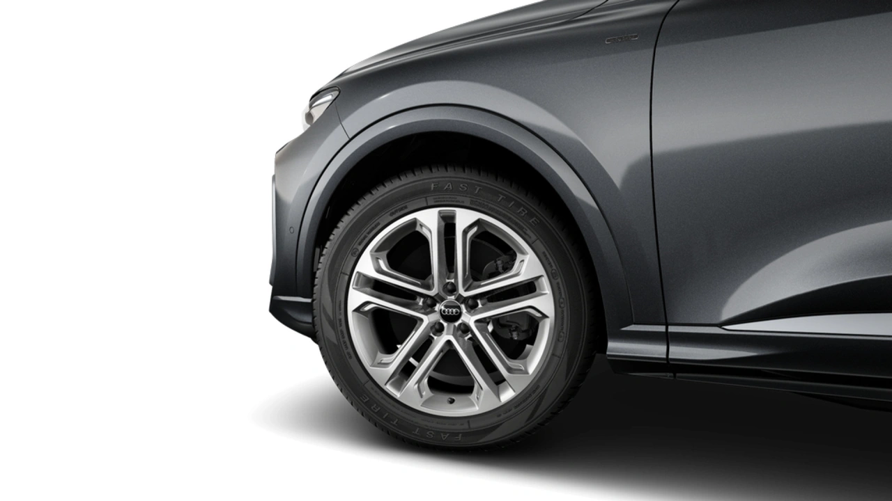 Audi Q5 Sportback S edition competition