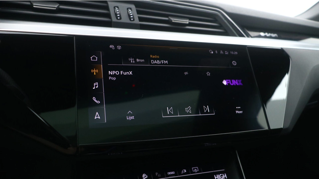 Audi e-tron Sportback 55 quattro S edition 95 kWh | Panorama dak | 22