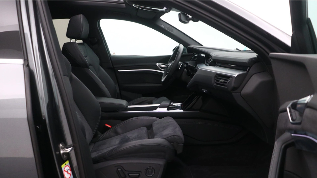 Audi e-tron Sportback 55 quattro S edition 95 kWh | Panorama dak | 22
