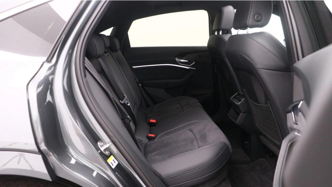 Audi e-tron Sportback 55 quattro S edition 95 kWh | Panorama dak | 22