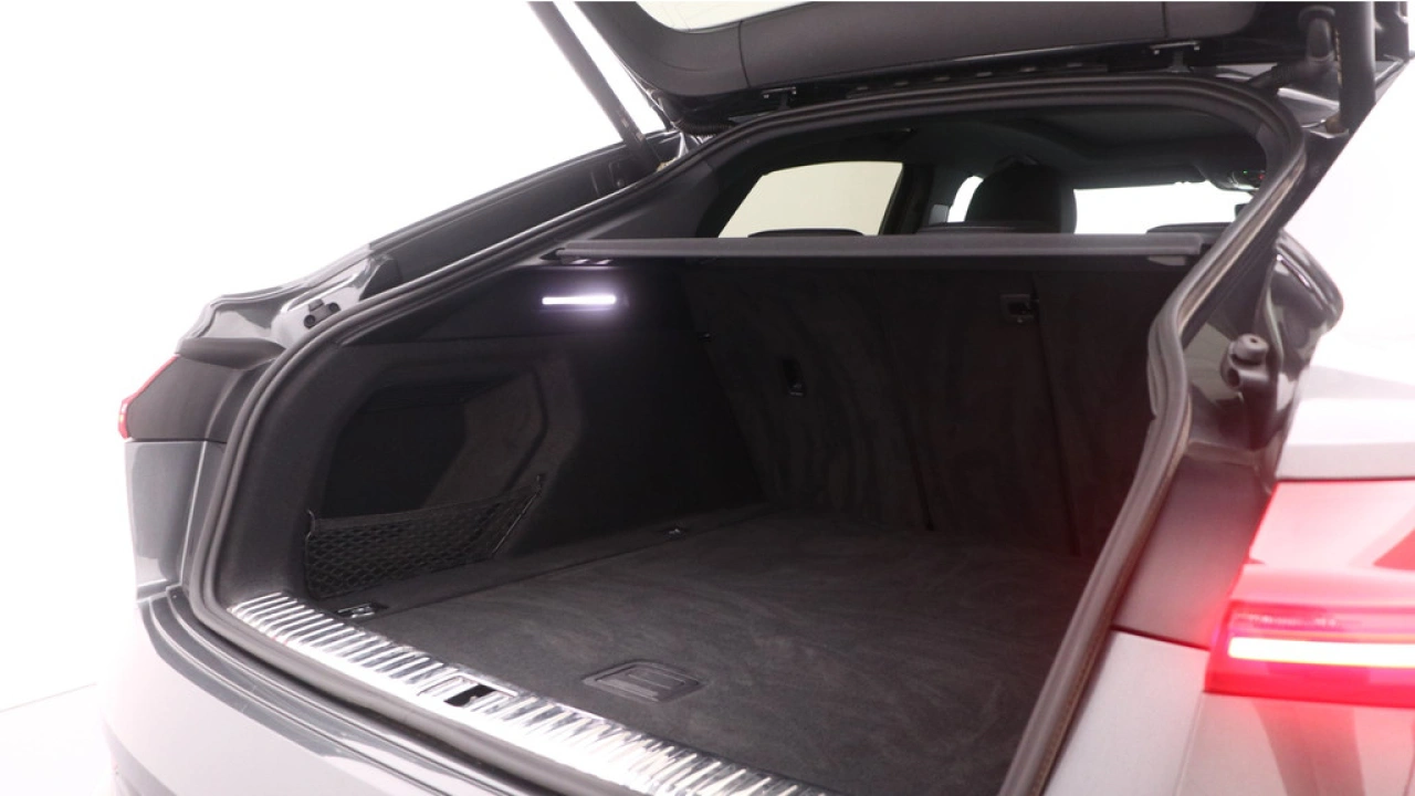 Audi e-tron Sportback 55 quattro S edition 95 kWh | Panorama dak | 22