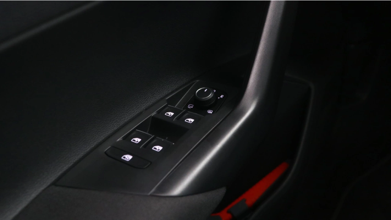 Volkswagen Polo 1.0 TSI 95pk DSG R-Line Navigatie matrix LED Panoramadak