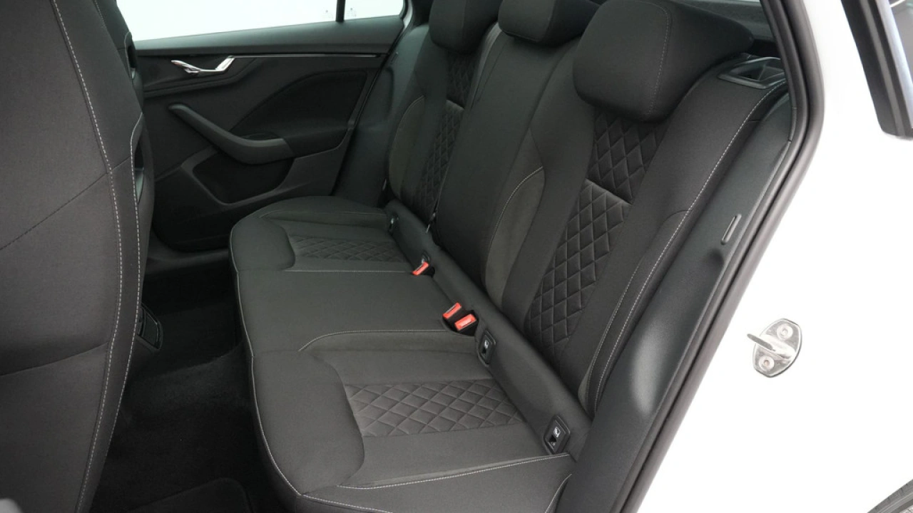 Škoda Kamiq 1.0 TSI 110pk DSG Sport Business