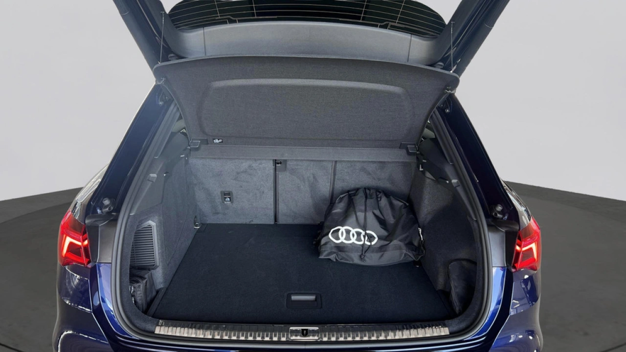 Audi Q3 45 TFSI e 245Pk S edition / Panodak / Sfeerverlichting / Stoelverwarming