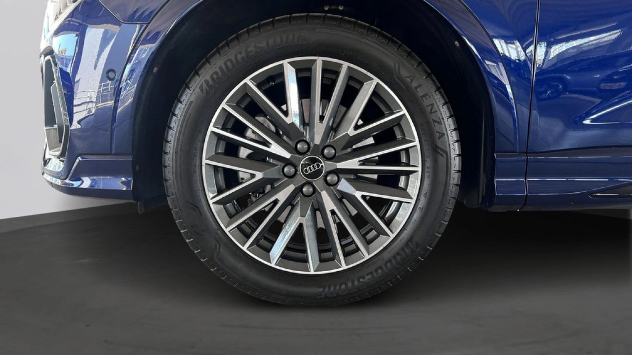 Audi Q3 45 TFSI e 245Pk S edition / Panodak / Sfeerverlichting / Stoelverwarming