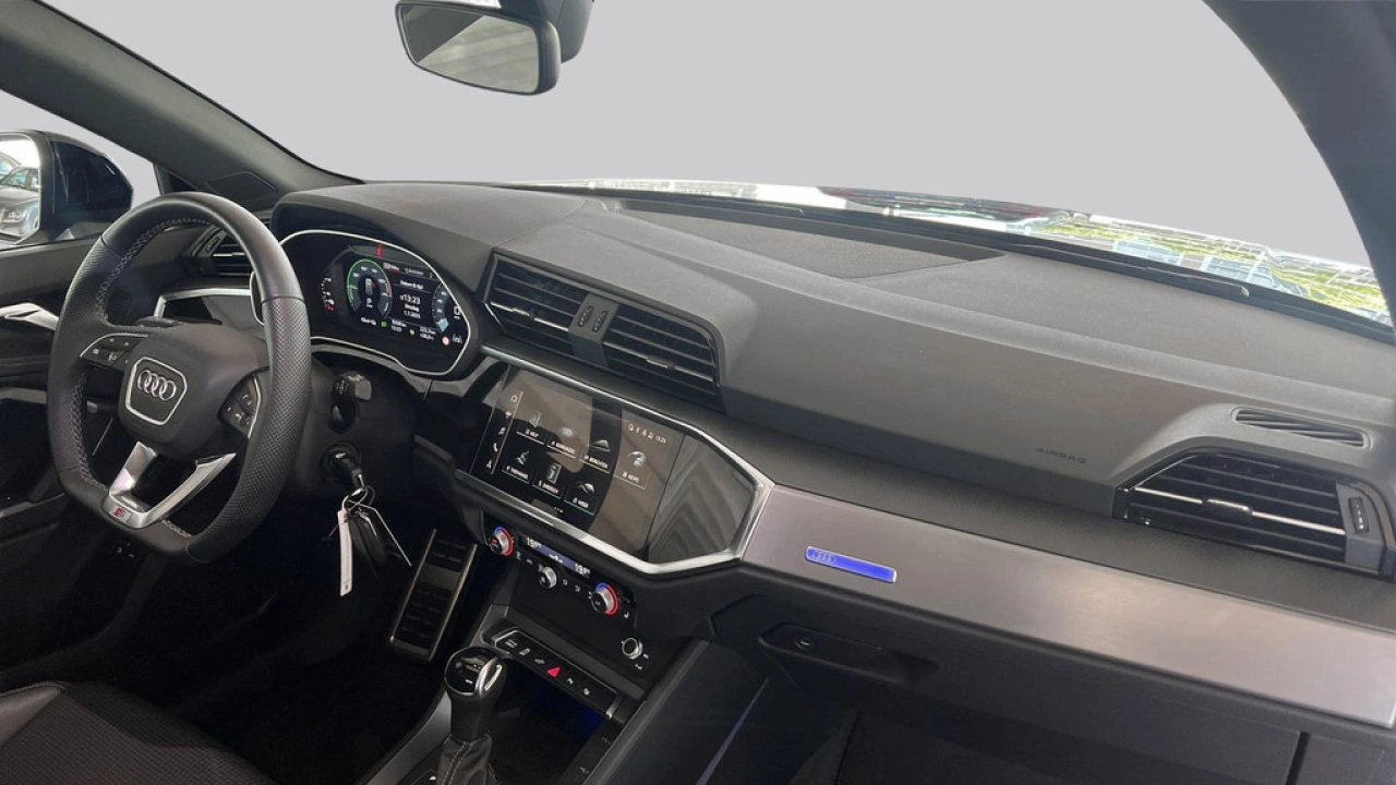 Audi Q3 45 TFSI e 245Pk S edition / Panodak / Sfeerverlichting / Stoelverwarming