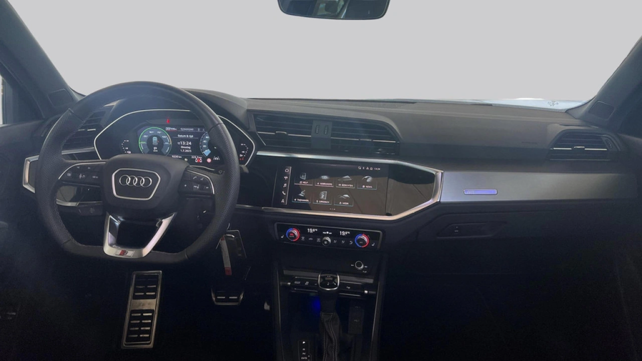 Audi Q3 45 TFSI e 245Pk S edition / Panodak / Sfeerverlichting / Stoelverwarming