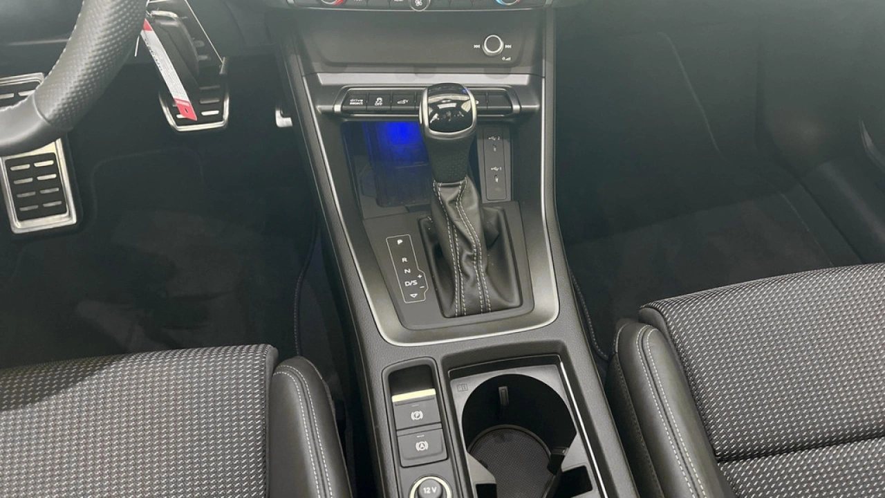 Audi Q3 45 TFSI e 245Pk S edition / Panodak / Sfeerverlichting / Stoelverwarming