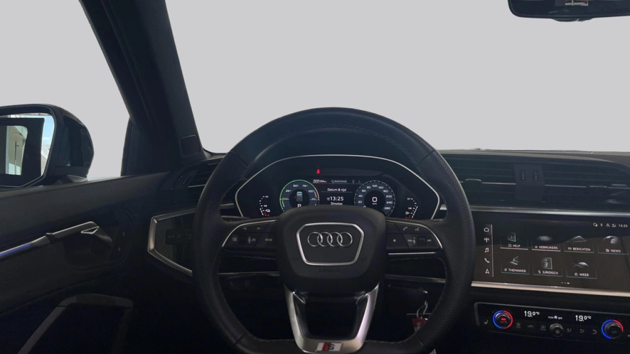 Audi Q3 45 TFSI e 245Pk S edition / Panodak / Sfeerverlichting / Stoelverwarming