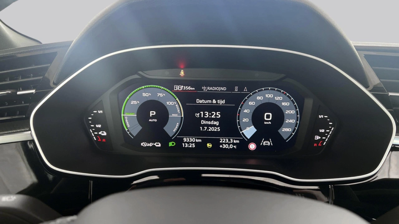 Audi Q3 45 TFSI e 245Pk S edition / Panodak / Sfeerverlichting / Stoelverwarming