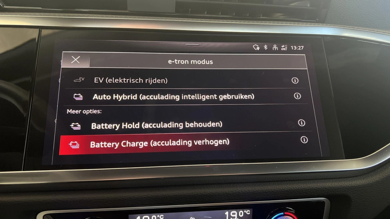 Audi Q3 45 TFSI e 245Pk S edition / Panodak / Sfeerverlichting / Stoelverwarming