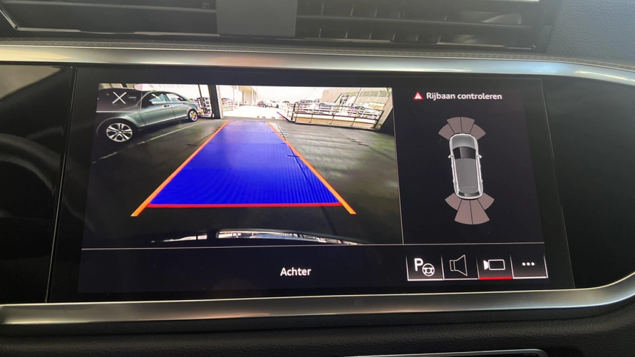 Audi Q3 45 TFSI e 245Pk S edition / Panodak / Sfeerverlichting / Stoelverwarming