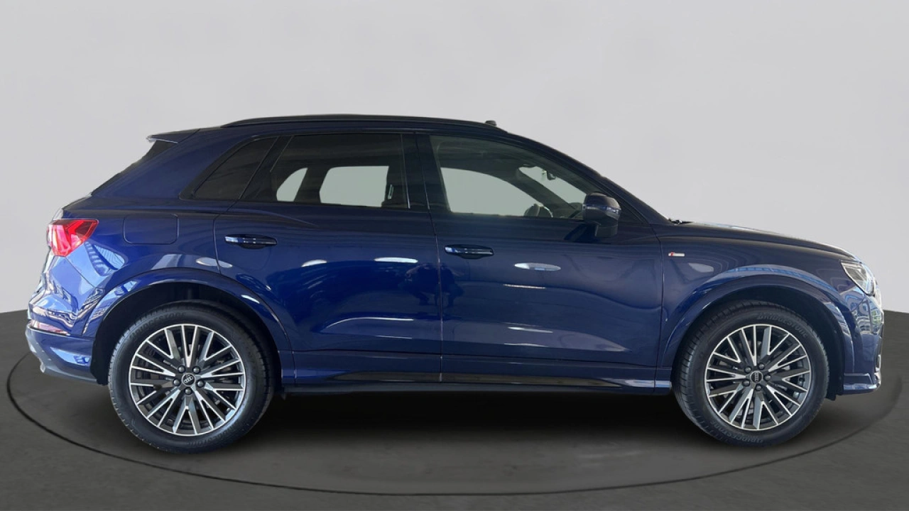 Audi Q3 45 TFSI e 245Pk S edition / Panodak / Sfeerverlichting / Stoelverwarming
