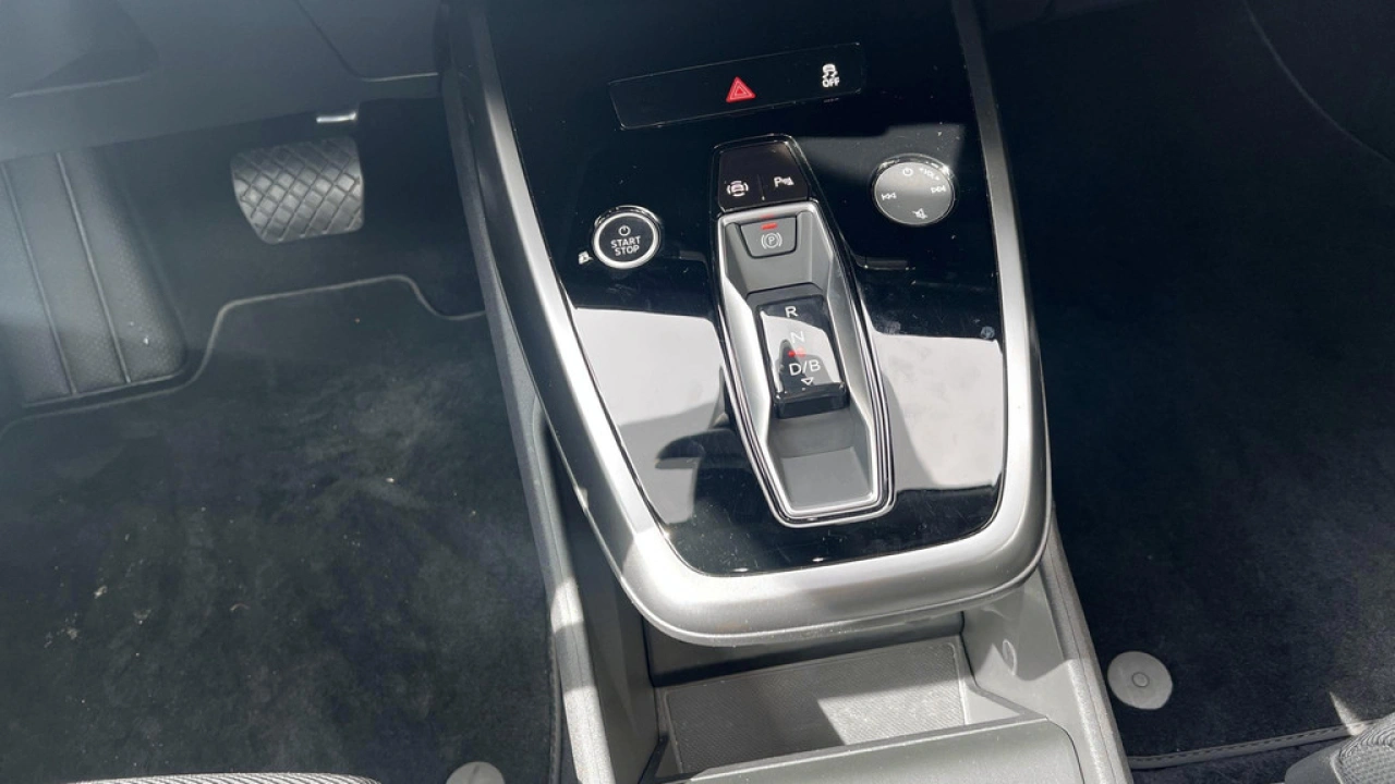 Audi Q4 e-tron 40 Advanced Edition 204Pk / Parkeerhulp V+A / Sfeerverlichting