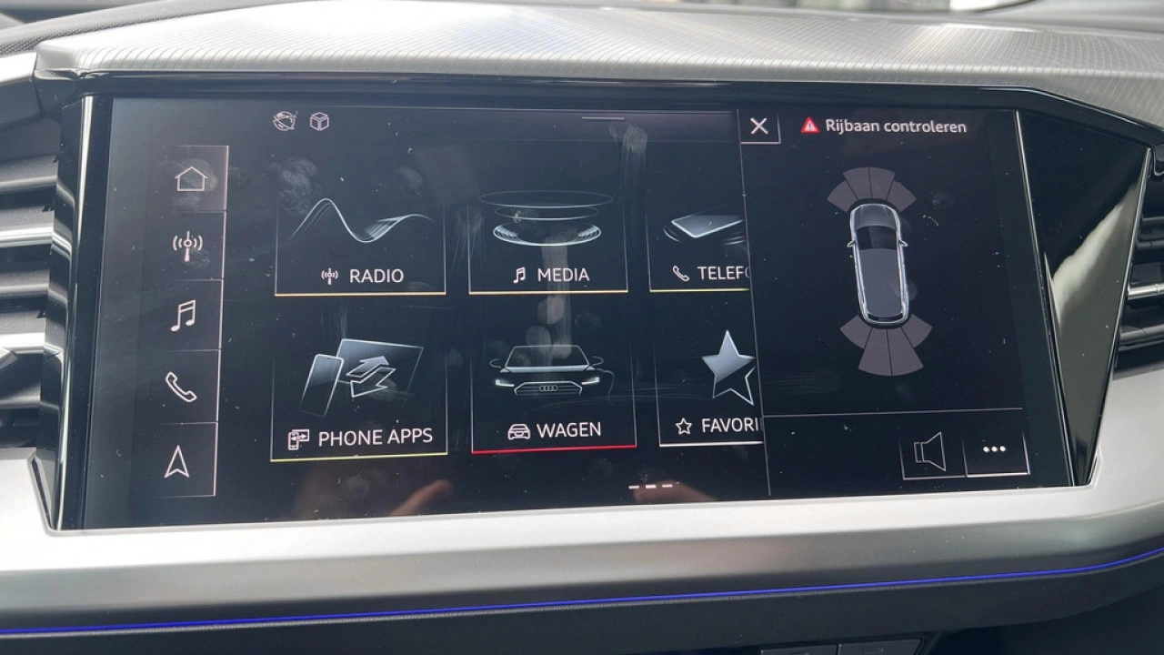 Audi Q4 e-tron 40 Advanced Edition 204Pk / Parkeerhulp V+A / Sfeerverlichting