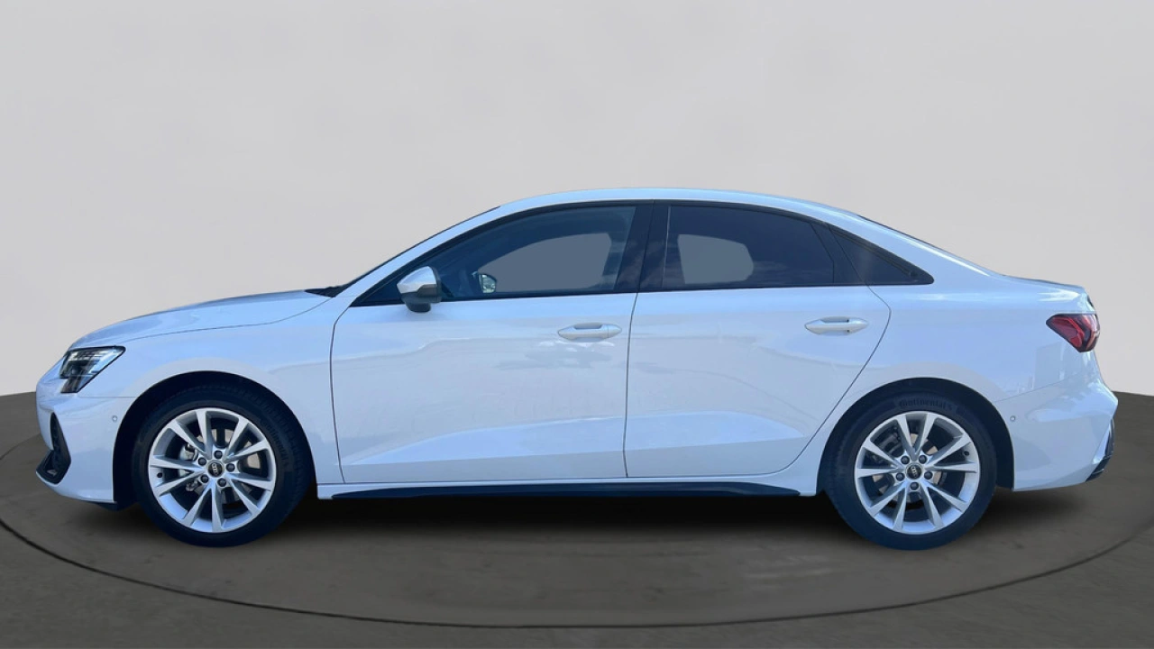 Audi A3 Limousine 30 TFSI 116PK S edition / Parking Plus / Comfort Plus / Privacy glas