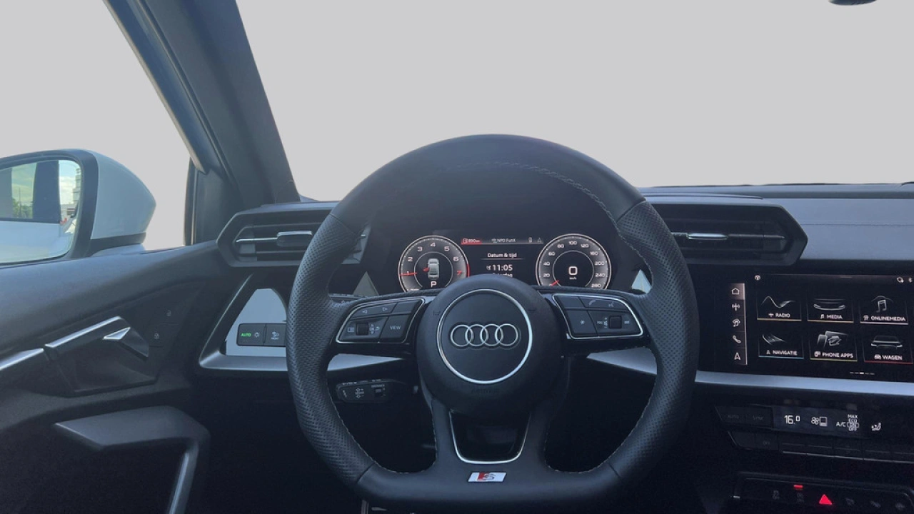 Audi A3 Limousine 30 TFSI 116PK S edition / Parking Plus / Comfort Plus / Privacy glas