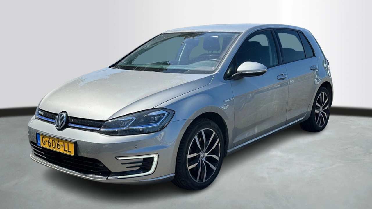 Volkswagen e-Golf e-Golf 36 kWh 136pk Warmtepomp Navigatie Key Less