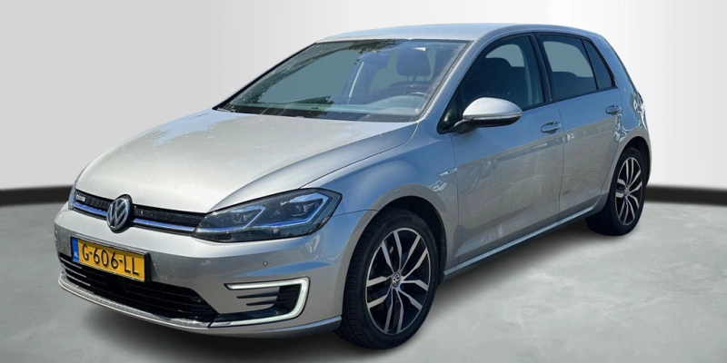 Volkswagen e-Golf e-Golf 36 kWh 136pk Warmtepomp Navigatie Key Less