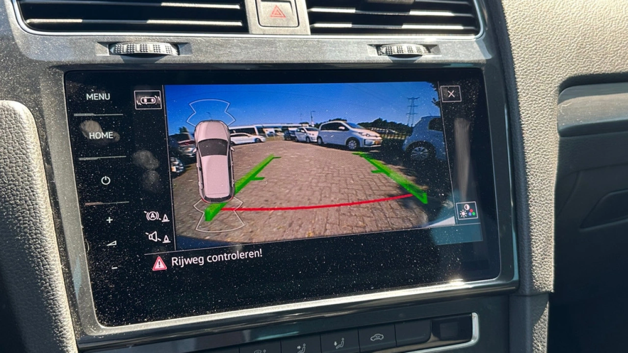 Volkswagen e-Golf e-Golf 36 kWh 136pk Warmtepomp Navigatie Key Less