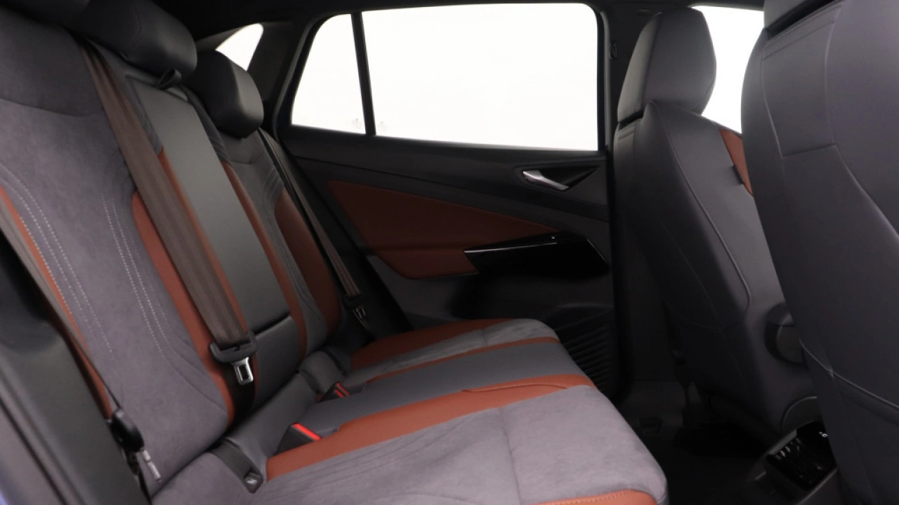 Volkswagen ID.4 First 77 kWh 204pk Navigatie Trekhaak