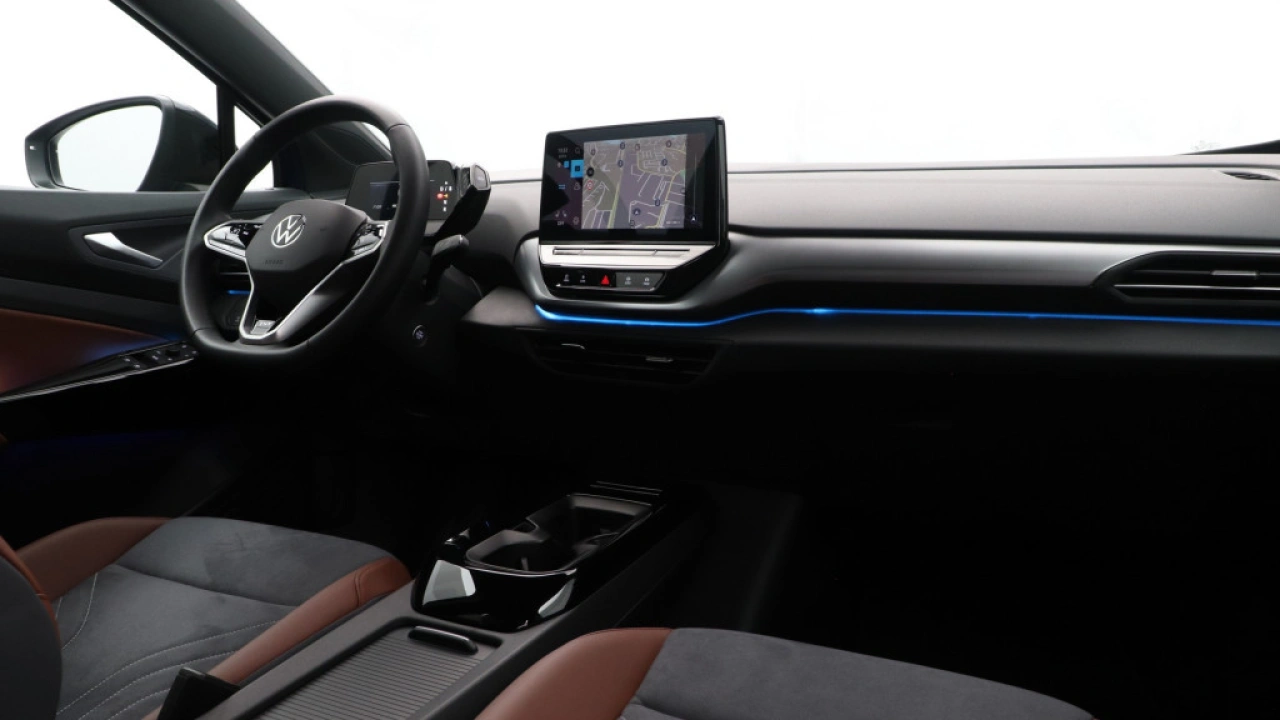 Volkswagen ID.4 First 77 kWh 204pk Navigatie Trekhaak