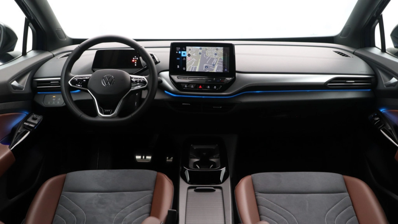 Volkswagen ID.4 First 77 kWh 204pk Navigatie Trekhaak