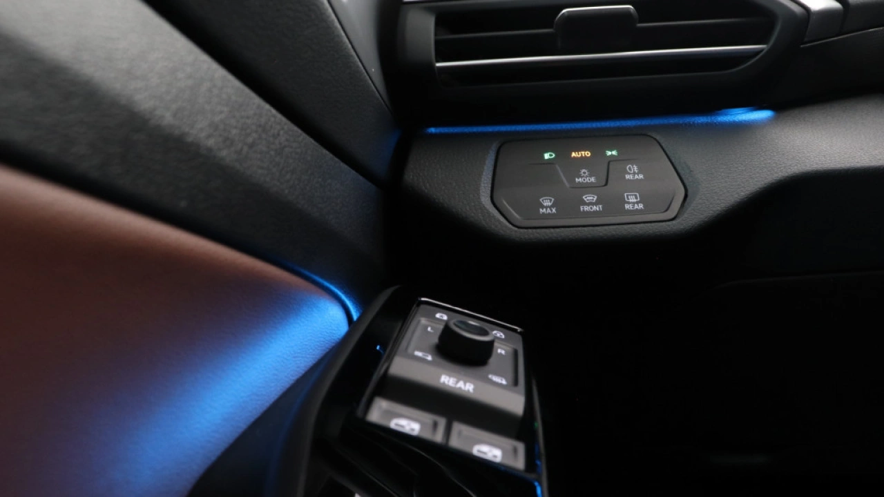 Volkswagen ID.4 First 77 kWh 204pk Navigatie Trekhaak